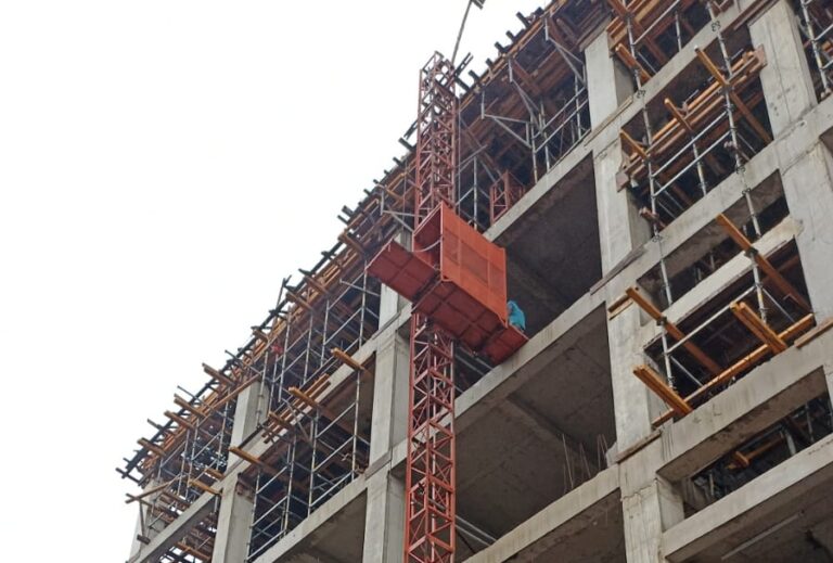 Lift Barang 1 - 4 Ton